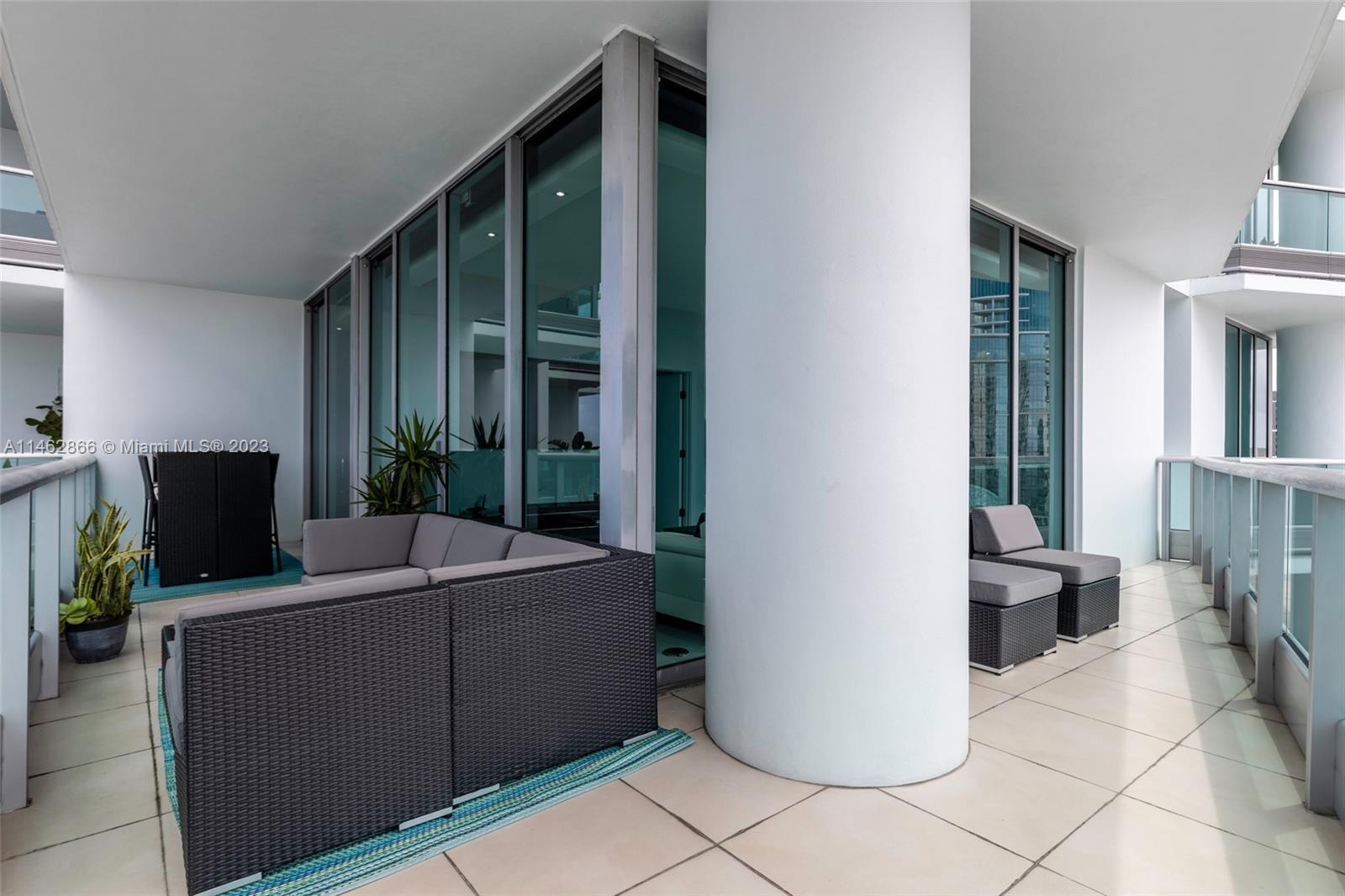 900 Biscayne Boulevard, Unit 5012 Miami, FL 33132 - Photo 17 of 27 a room with furniture and a potted plant