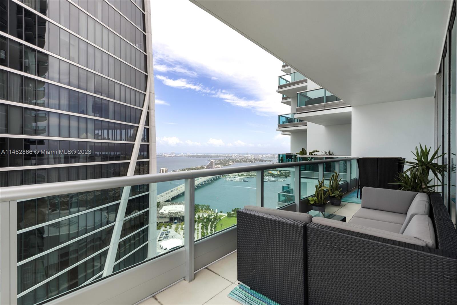 900 Biscayne Boulevard, Unit 5012 Miami, FL 33132 - Photo 18 of 27 a living room with furniture