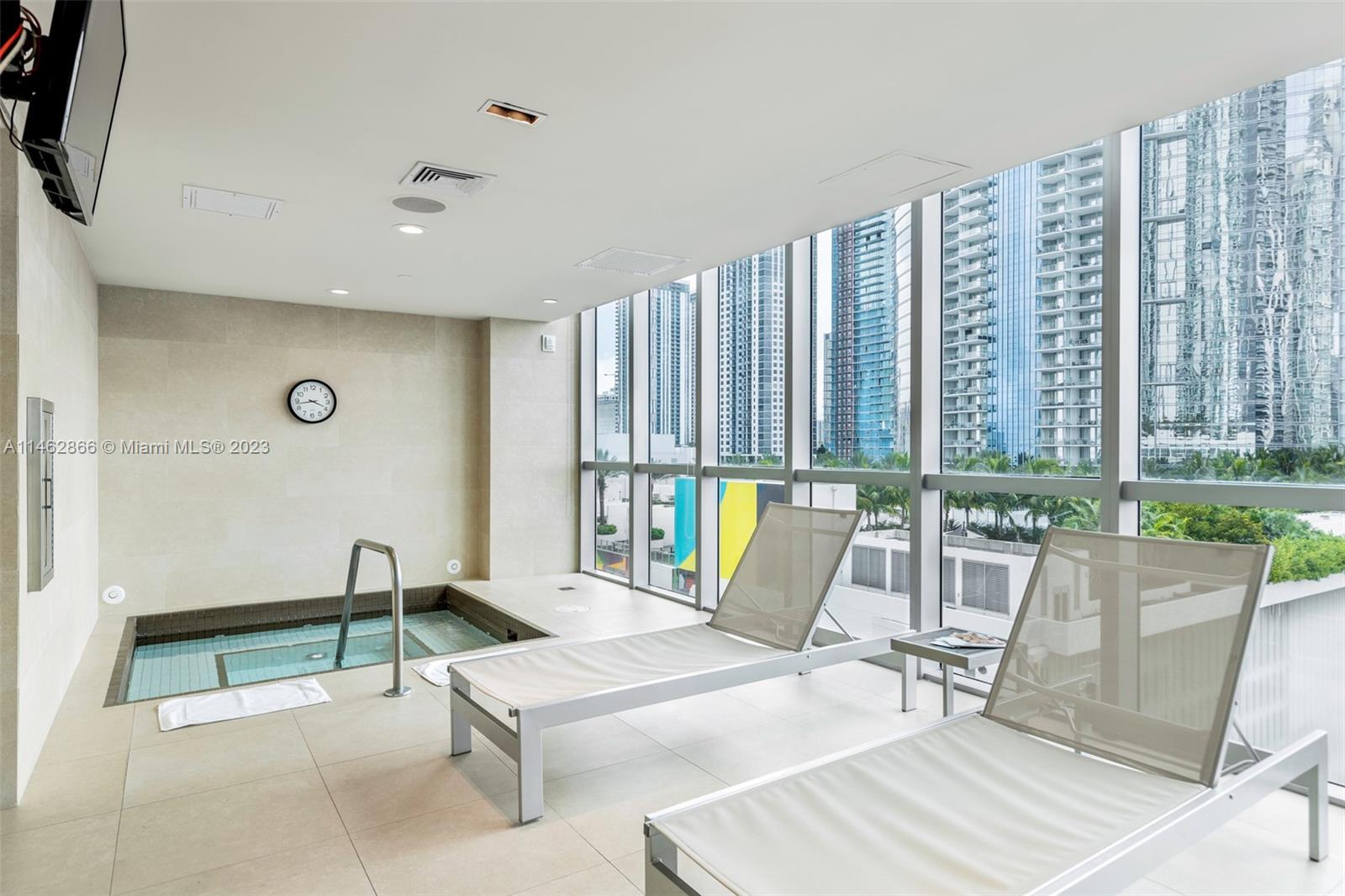 900 Biscayne Boulevard, Unit 5012 Miami, FL 33132 - Photo 21 of 27 a living room with furniture and a large window