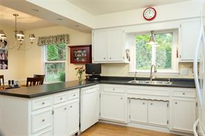 8901 Sawleaf Road Indianapolis, IN 46260 - Photo 6 of 25 Gallery Image 6