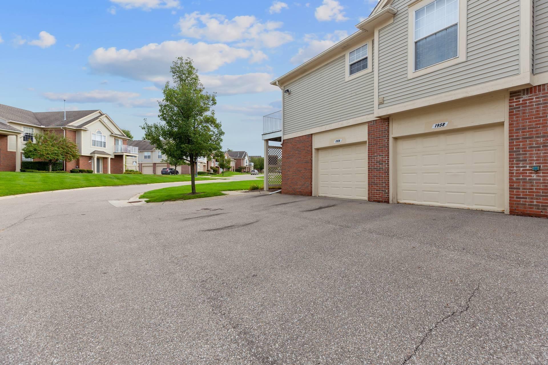 1958 Flagstone Circle Rochester, MI 48307 - Photo 26 of 28 50122543-25.JPG