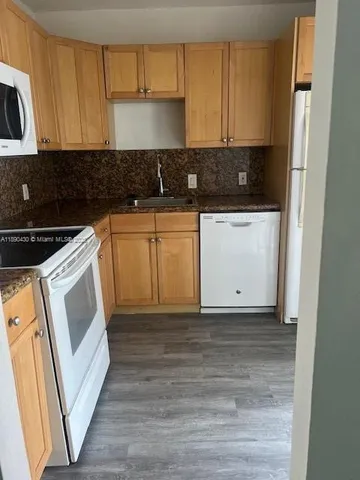 $1,700 | 3475 North Country Club Drive, Unit 204, Aventura, FL 33180