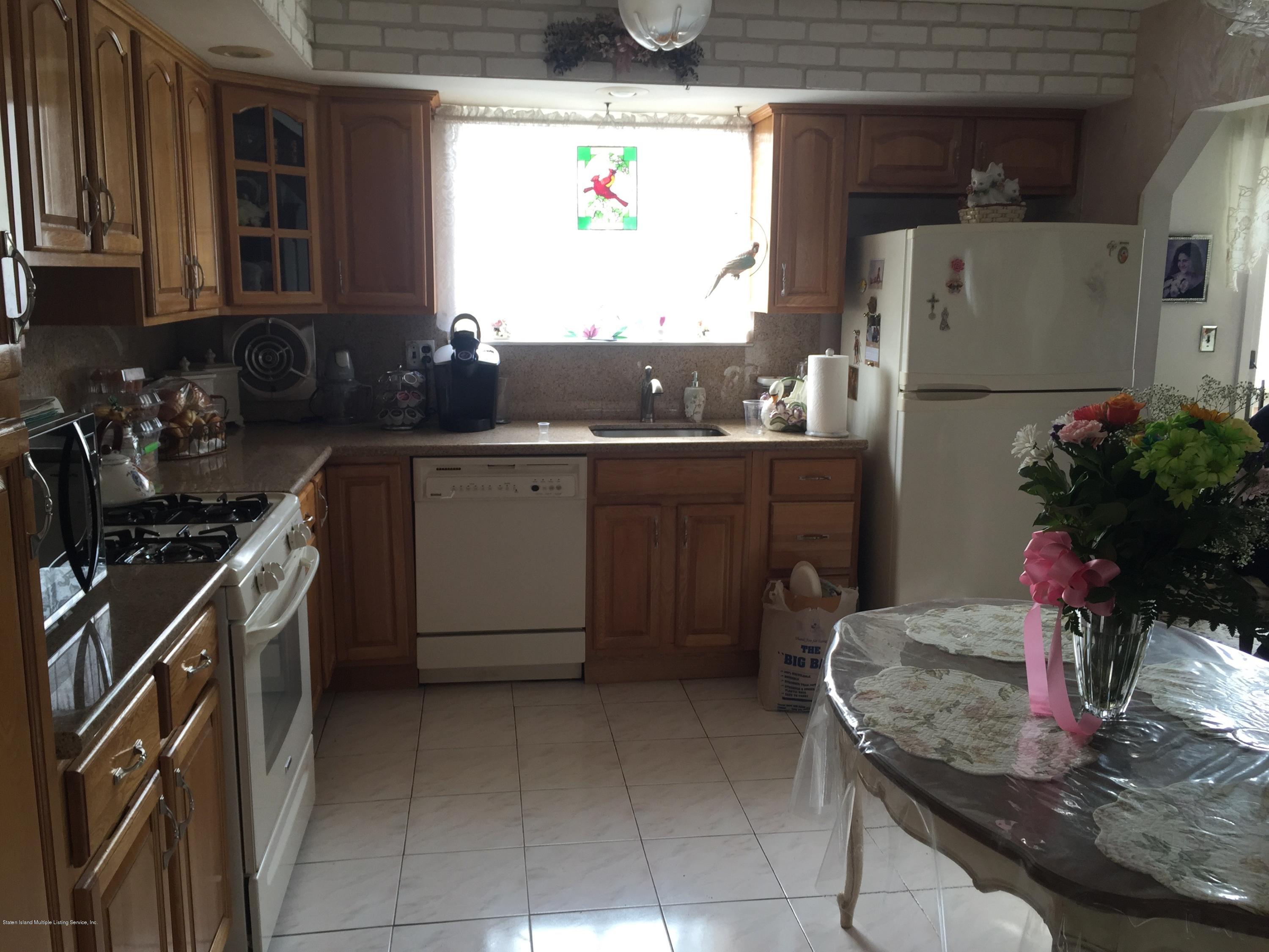 244 Foster Road Staten Island, NY 10309 - Photo 3 of 17 IMG_8546