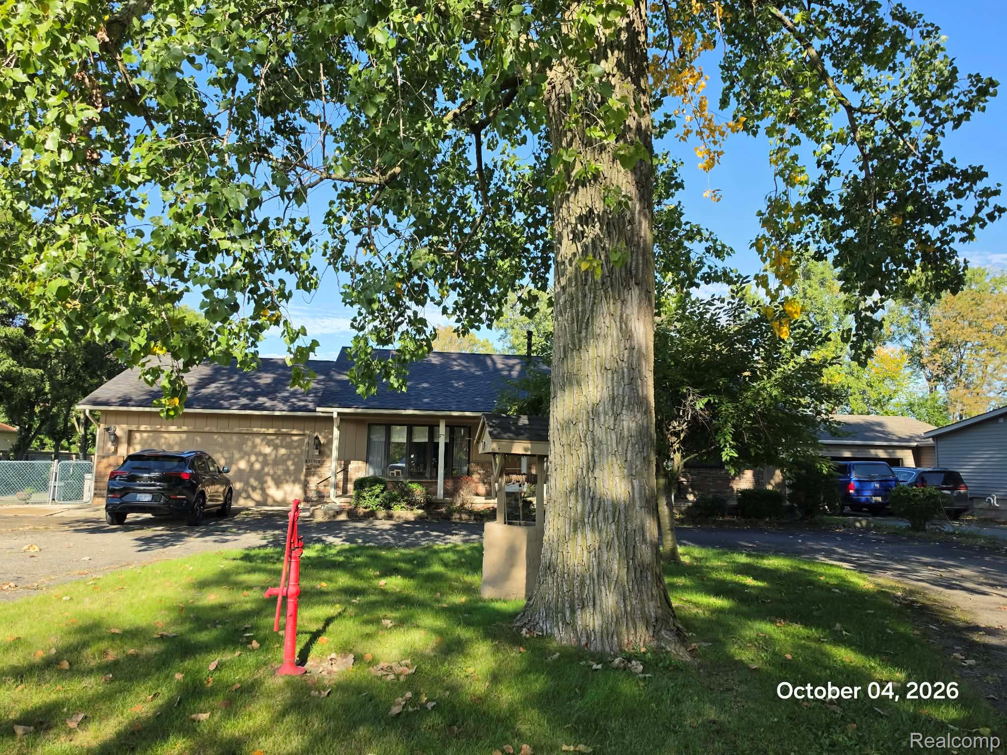 34781 Union Lake Road Clinton Township, MI 48035 - Photo 2 of 38 Single-story residential structure with an attached two-car garage