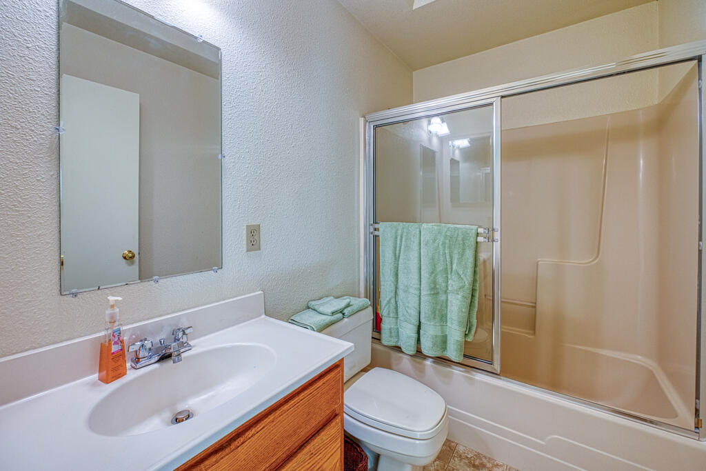 6520 Hildebrand Road Dairy, OR 97625 - Photo 53 of 72 Bathroom in shop