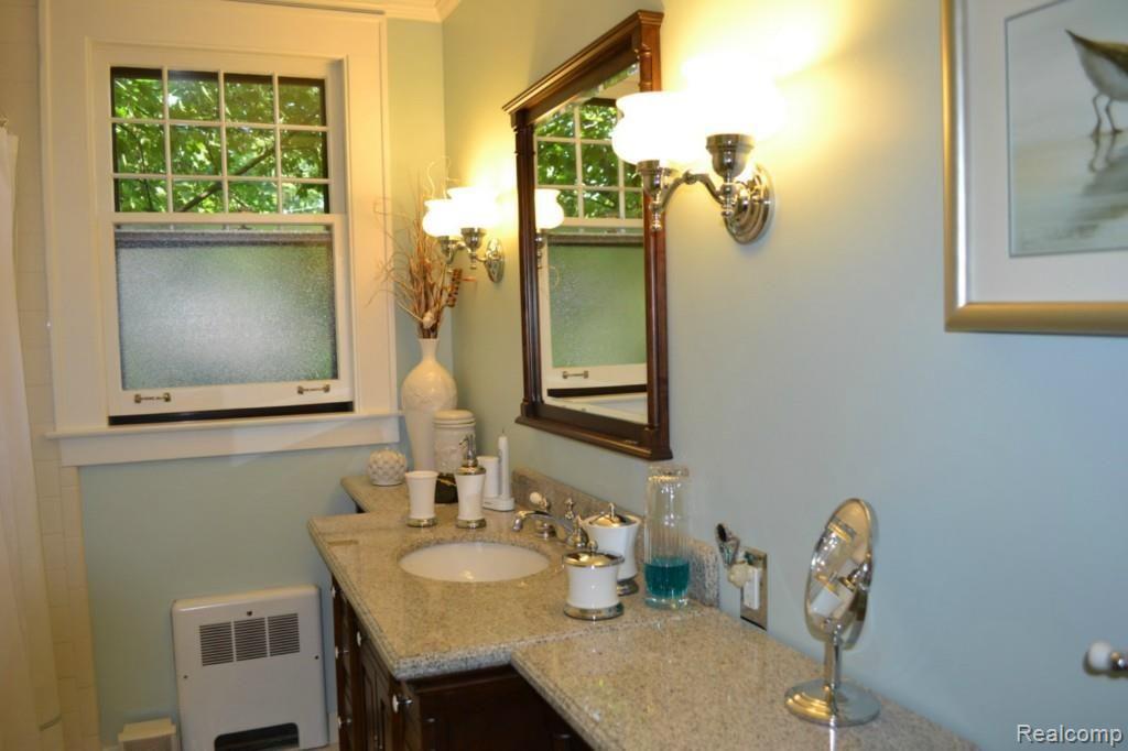 952 Southfield Road Birmingham, MI 48009 - Photo 19 of 25 Updated Bathroom