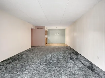 $229,900 | 500 Redondo Drive, Unit 109, Downers Grove, IL 60516