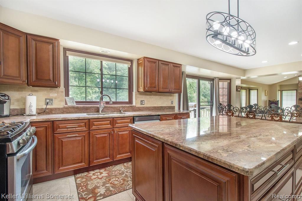 1856 Bromley Lane Rochester Hills, MI 48306 - Photo 9 of 41
