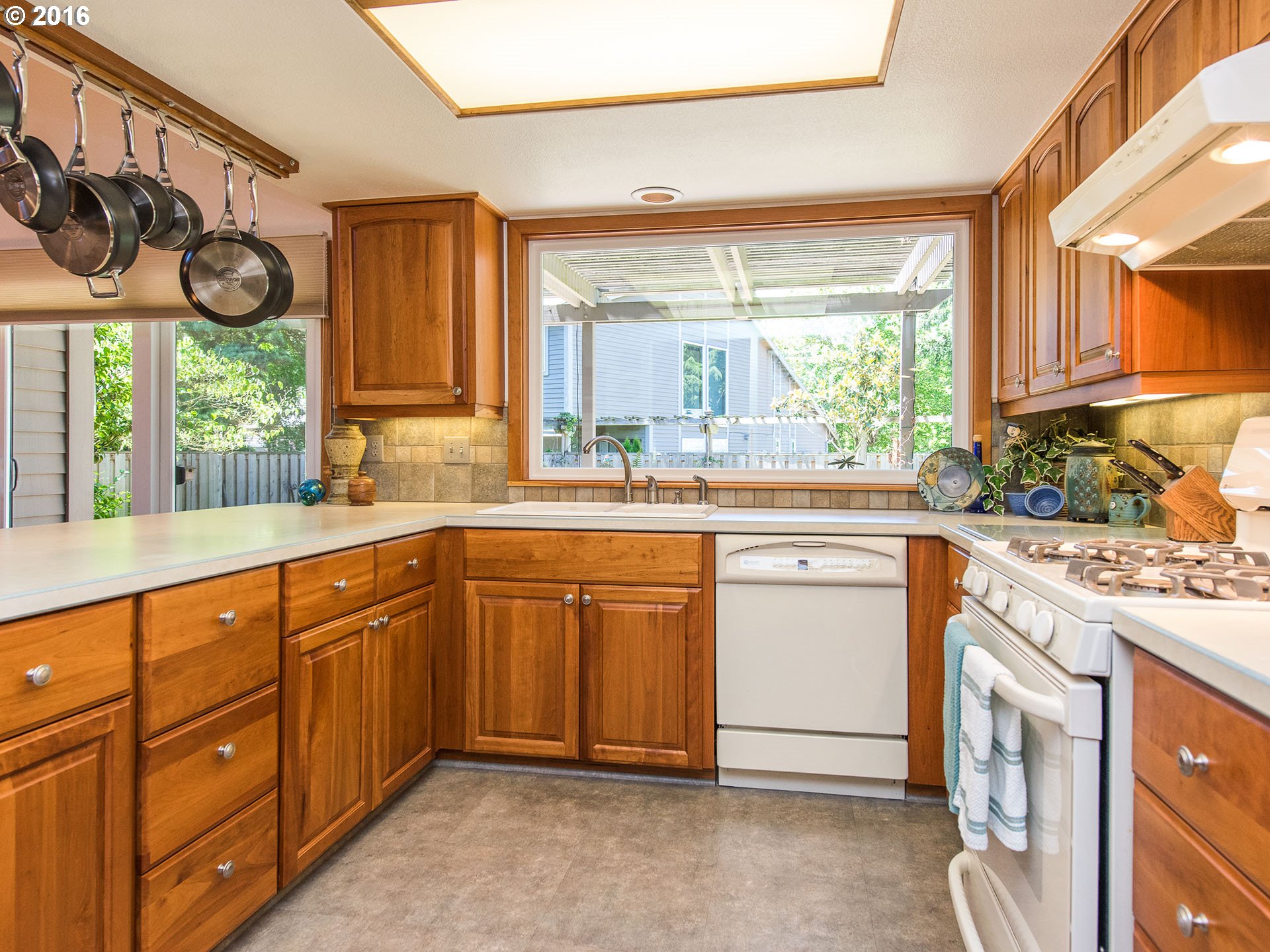 32405 Southwest Armitage Road Wilsonville, OR 97070 - Photo 15 of 31 Gallery Image 15