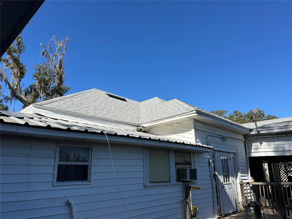 513 West Main Street Wauchula, FL 33873 - Photo 39 of 43 a roof deck with a potted plant on the roof