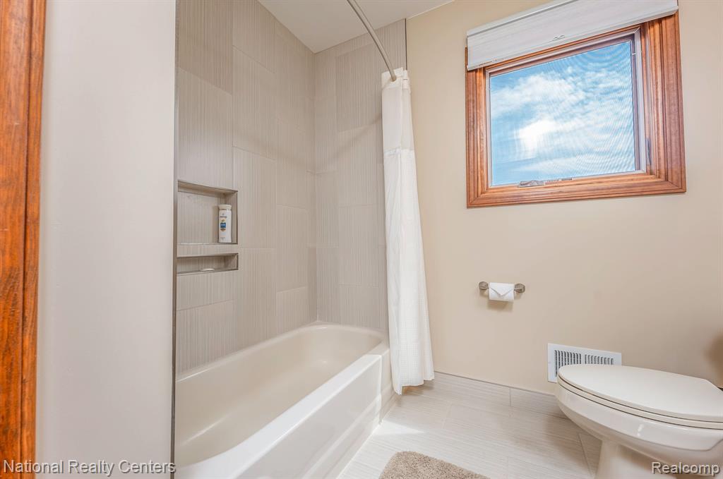 37164 Chesapeake Road Farmington Hills, MI 48335 - Photo 18 of 40