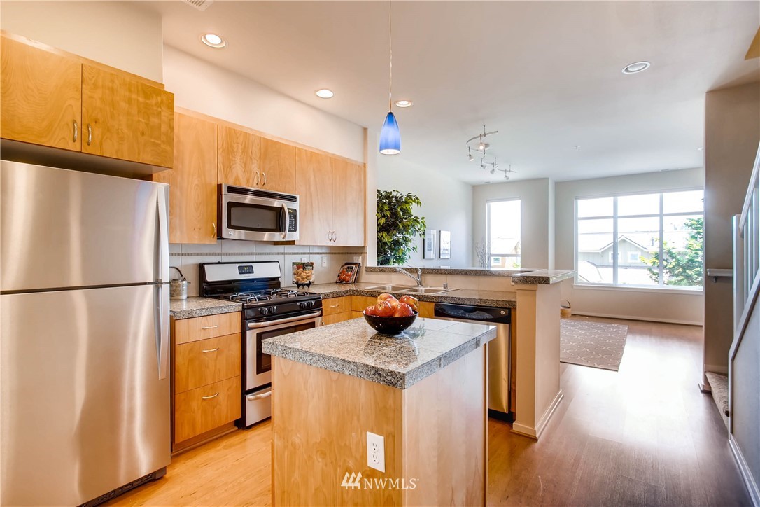 63 Cougar Ridge Road Northwest Issaquah, WA 98027 - Photo 8 of 13 Gallery Image 8