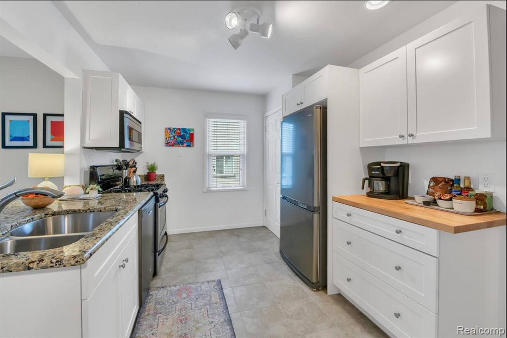 3308 Harvard Road Royal Oak, MI 48073 - Photo 4 of 15