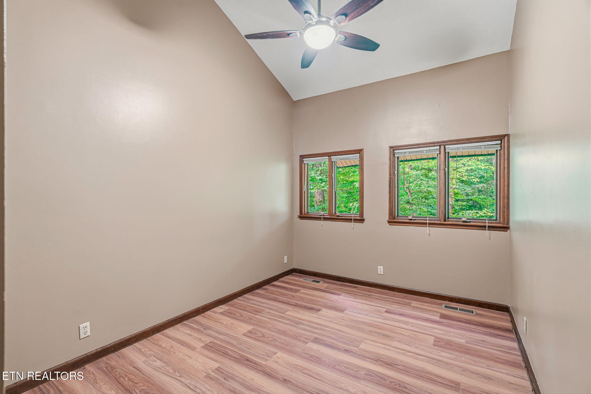 138 Newell Lane Oak Ridge, TN 37830 - Photo 21 of 51 138 Newell Ln - Bedroom 1 (1)