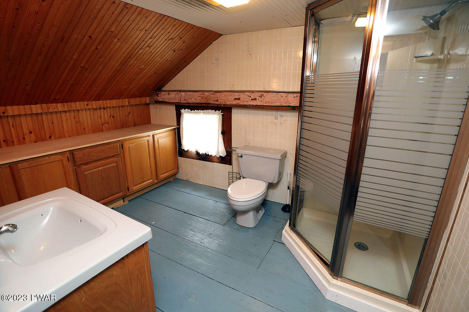 201 Chicopee Road Damascus, PA 18415 - Photo 21 of 32 Upstairs bathroom