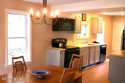 293 River Road Florida, MA 01367 - Photo 4 of 21 kitchen-dining