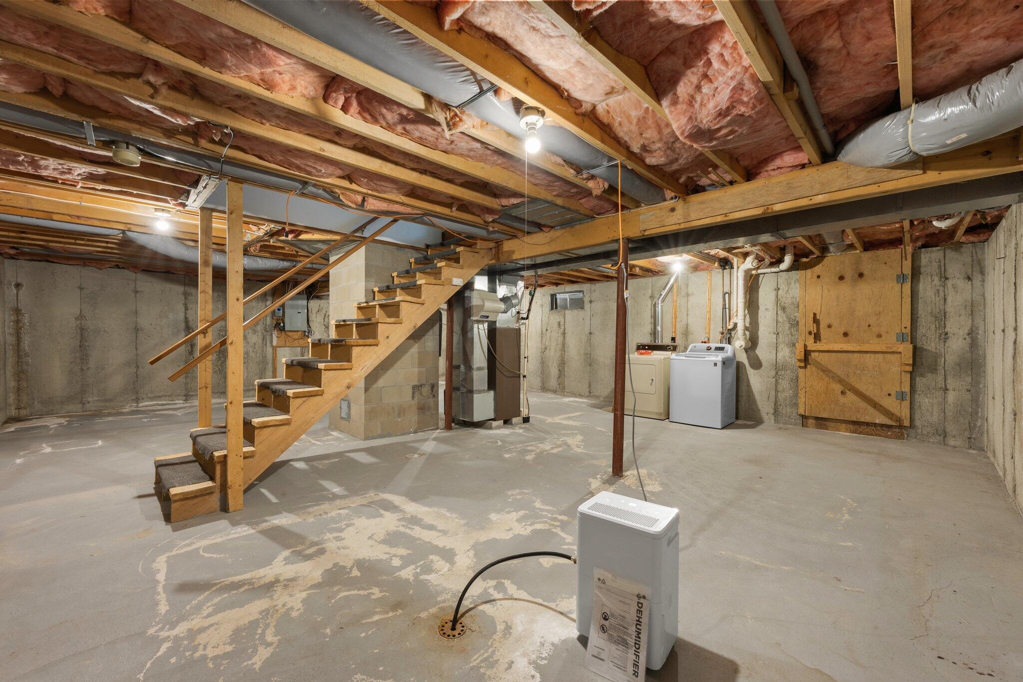 145 Braley Jenkins Road Centerville, MA 02632 - Photo 28 of 33 a view of a room with gym equipment