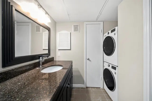 $1,950 | 1601 South Shepherd Drive, Unit 20, Houston, TX 77019