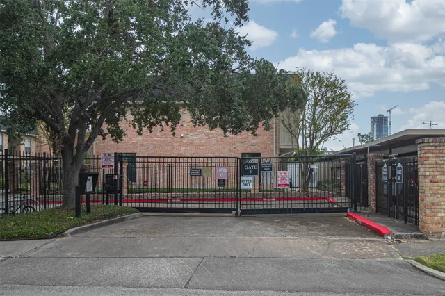 $1,950 | 1601 South Shepherd Drive, Unit 20, Houston, TX 77019