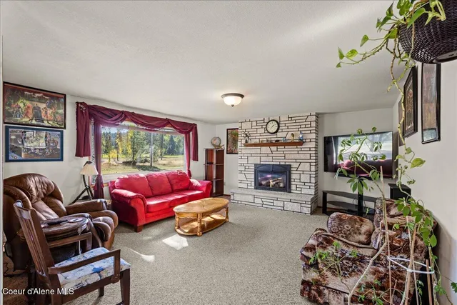 $415,000 | 202 Country Club Lane, Pinehurst, ID 83850