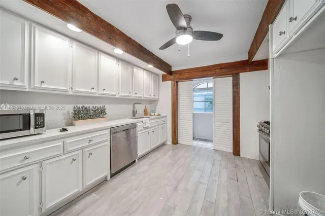 $7,900 | 320 West 55th Street, Miami Beach, FL 33140