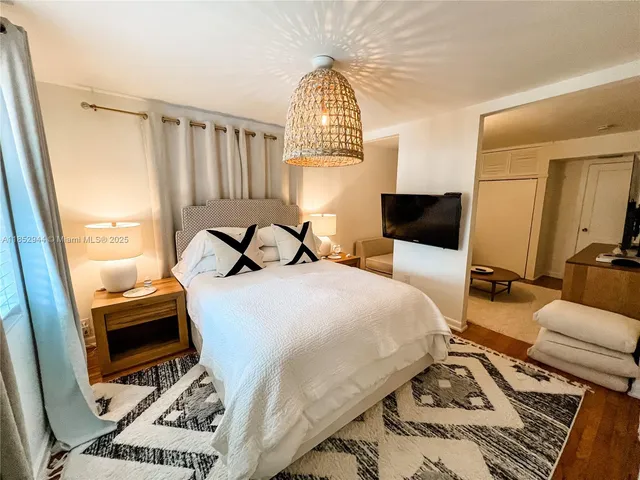 $7,900 | 320 West 55th Street, Miami Beach, FL 33140