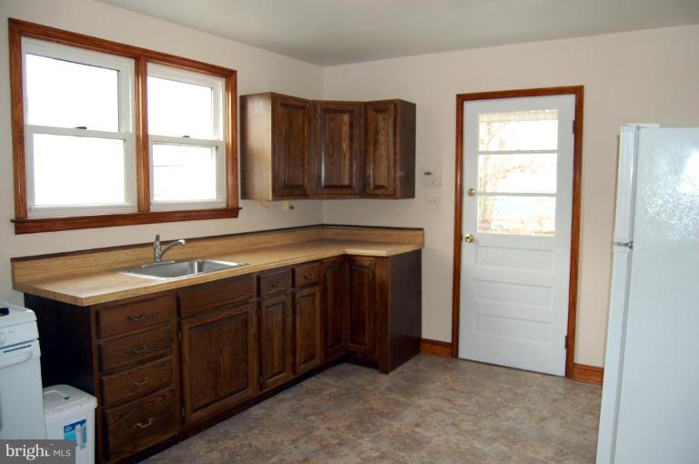 9430 North Laurel Road Laurel, MD 20723 - Photo 4 of 15 Kitchen