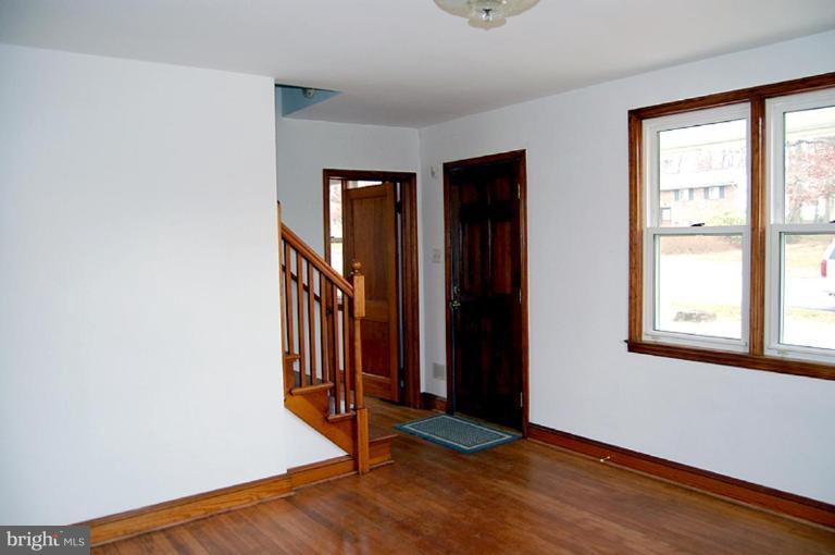 9430 North Laurel Road Laurel, MD 20723 - Photo 6 of 15 Entryway