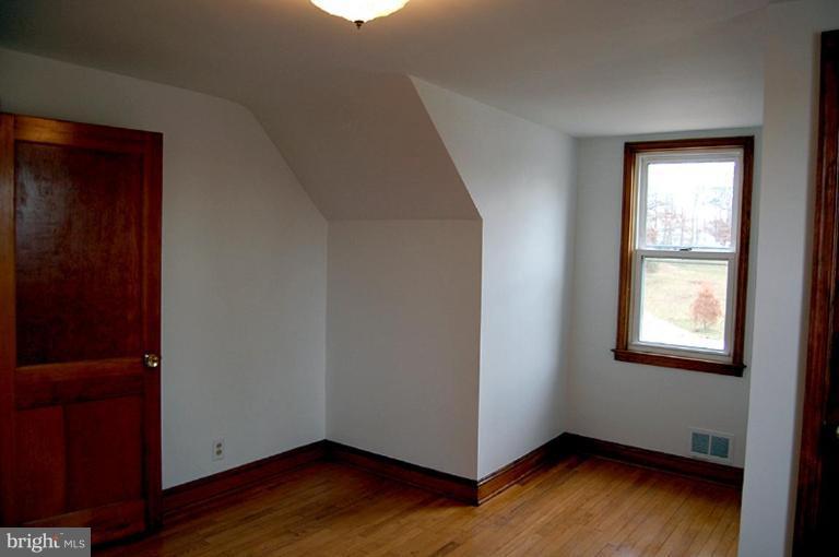 9430 North Laurel Road Laurel, MD 20723 - Photo 9 of 15 Upper level bedroom