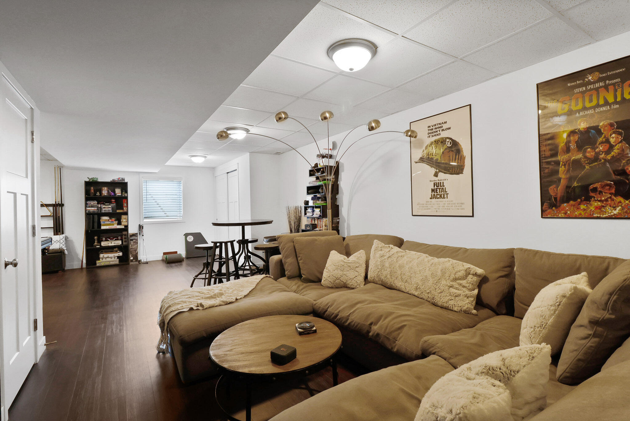 274 Westport Road Valparaiso, IN 46385 - Photo 22 of 28 a living room with furniture and wooden floor