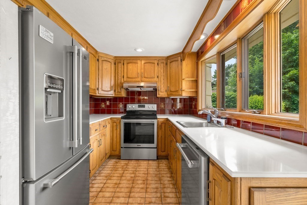 2 Reo Road Peabody, MA 01960 - Photo 5 of 38 Gallery Image 5