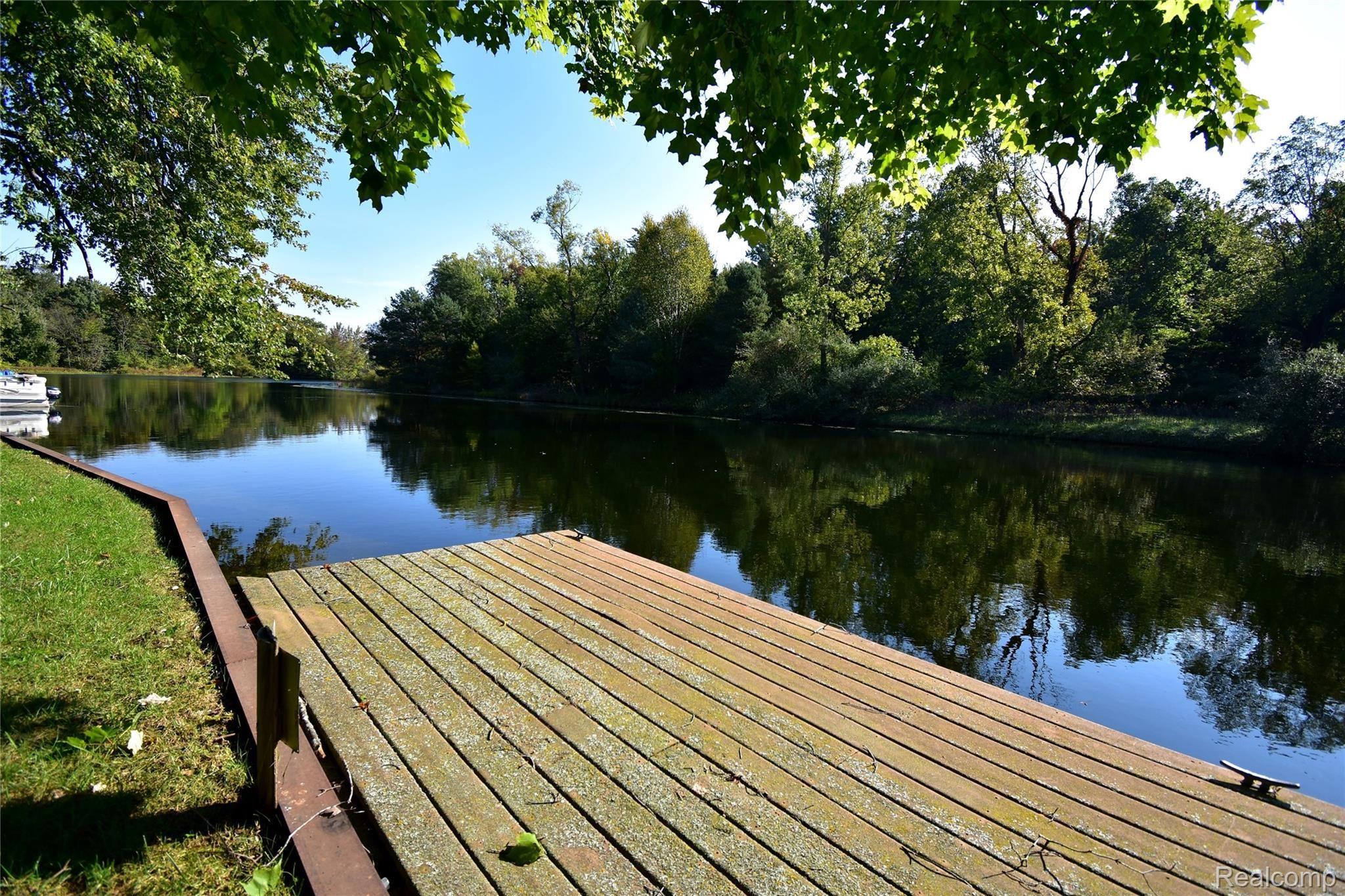 9300 Mcgregor Road Pinckney, MI 48169 - Photo 10 of 12 11 DOCK.JPG