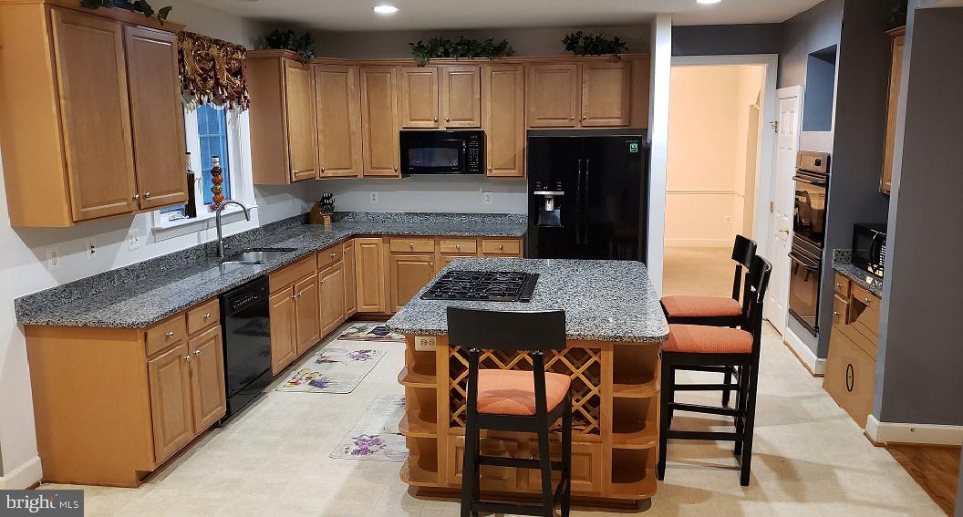 4059 Sapling Way Triangle, VA 22172 - Photo 8 of 11 Spacious Kitchen