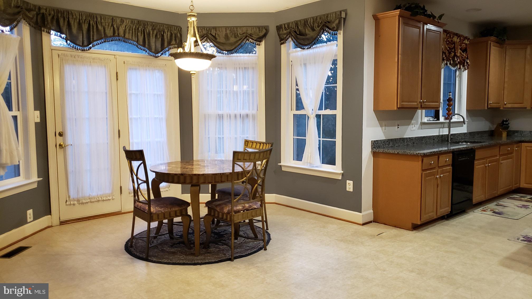 4059 Sapling Way Triangle, VA 22172 - Photo 9 of 11 Eat In Kitchen