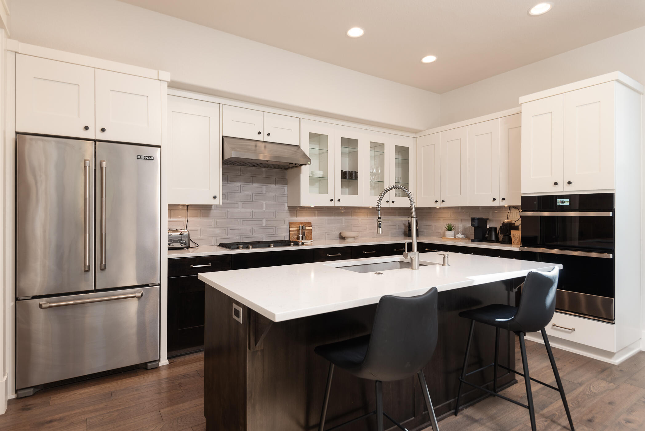 60472 Kangaroo Loop Bend, OR 97702 - Photo 11 of 36 10Kitchen full