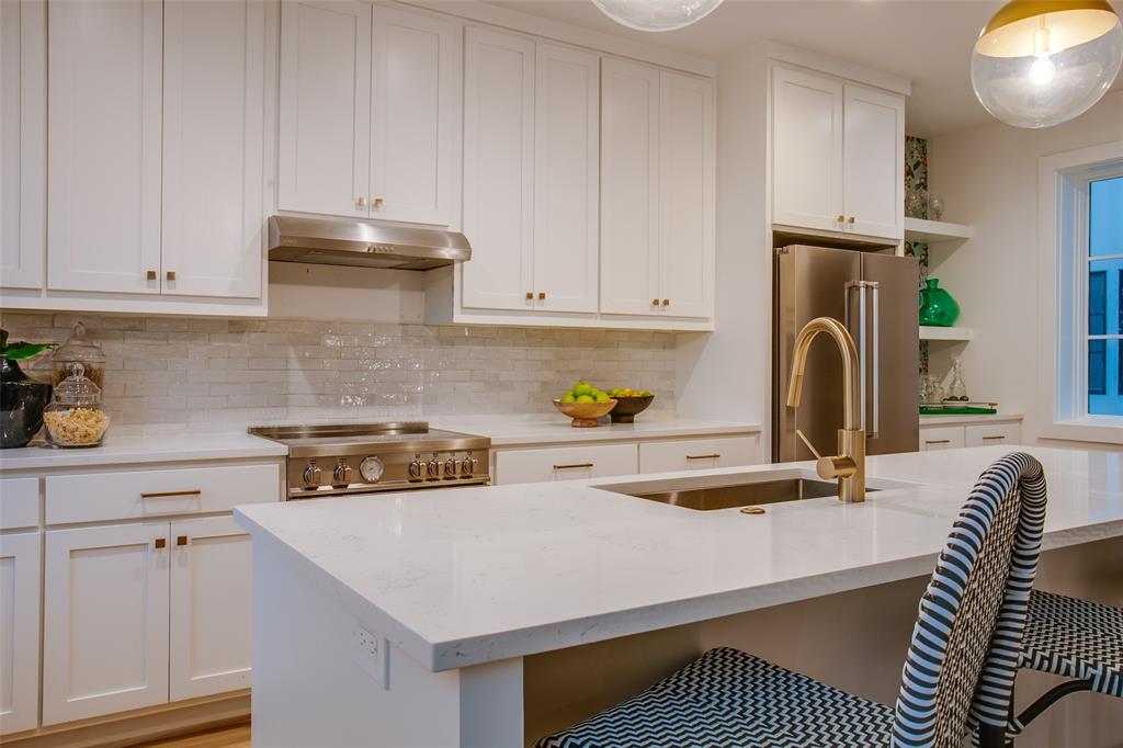 7207 Gaston Avenue, Unit 906 Dallas, TX 75214 - Photo 18 of 34 a kitchen with granite countertop a sink a stove and cabinets