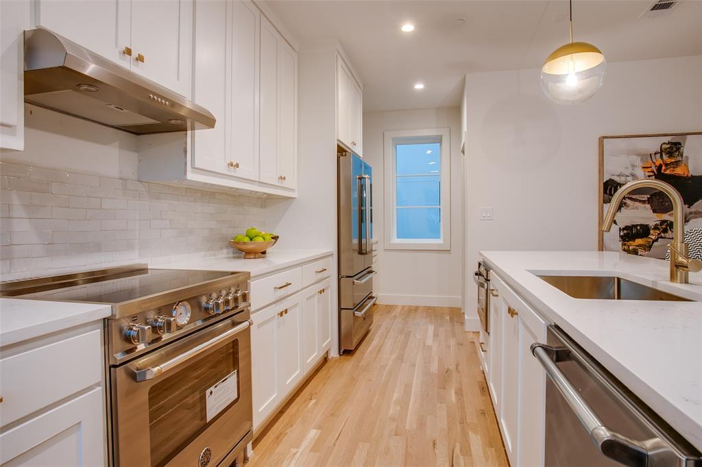 7207 Gaston Avenue, Unit 906 Dallas, TX 75214 - Photo 19 of 34 a kitchen with a sink stove and refrigerator
