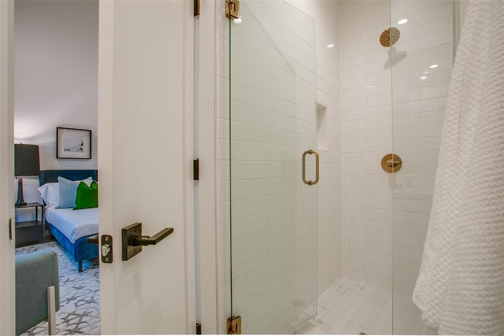 7207 Gaston Avenue, Unit 906 Dallas, TX 75214 - Photo 27 of 34 a bathroom with a shower