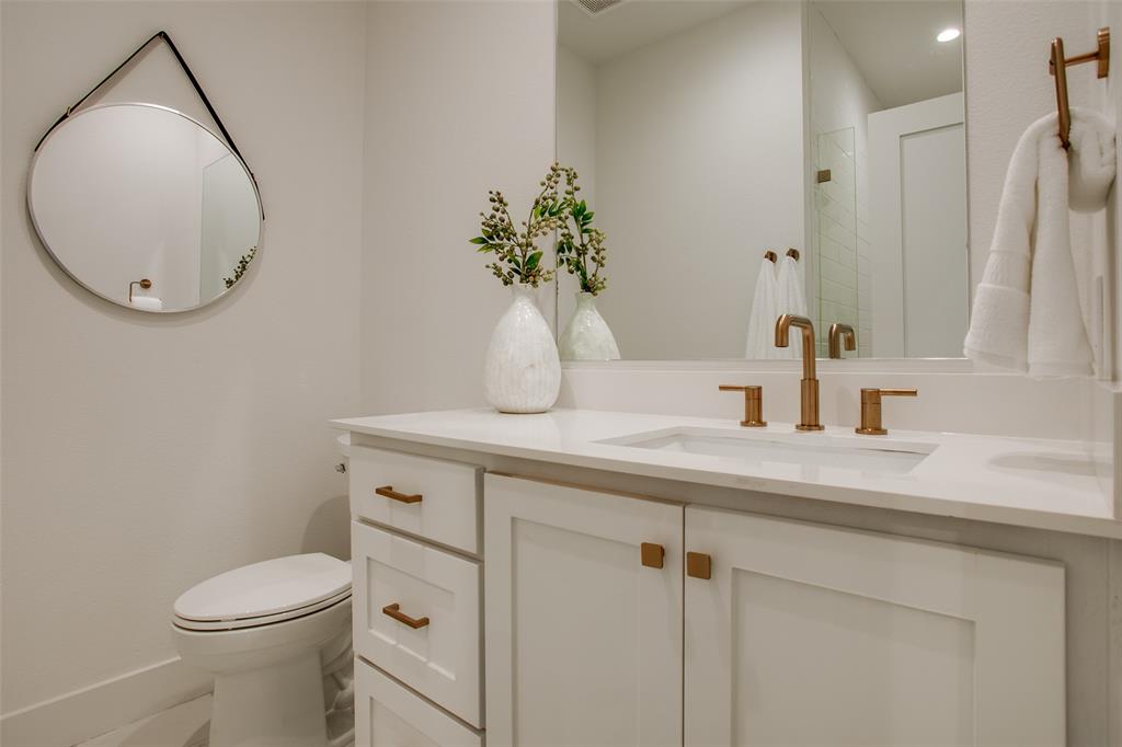 7207 Gaston Avenue, Unit 906 Dallas, TX 75214 - Photo 28 of 34 a bathroom with a toilet sink and mirror