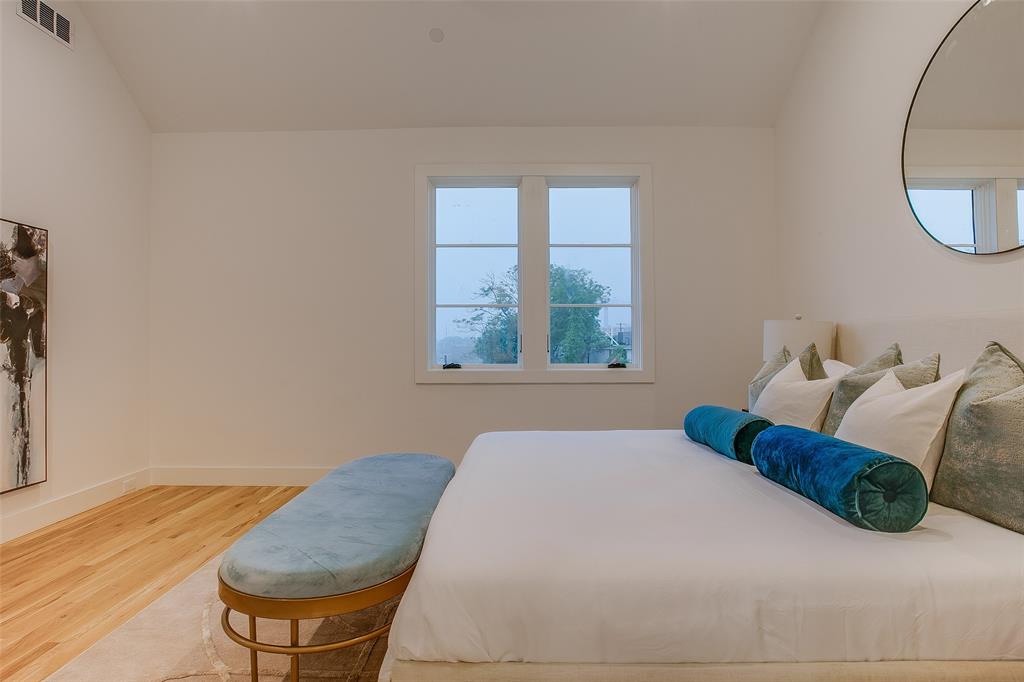 7207 Gaston Avenue, Unit 906 Dallas, TX 75214 - Photo 30 of 34 a bedroom with bed and a window