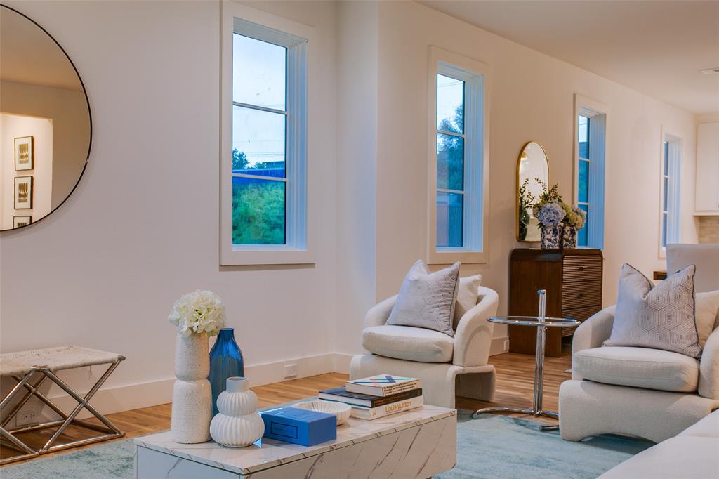 7207 Gaston Avenue, Unit 906 Dallas, TX 75214 - Photo 6 of 34 a living room with furniture
