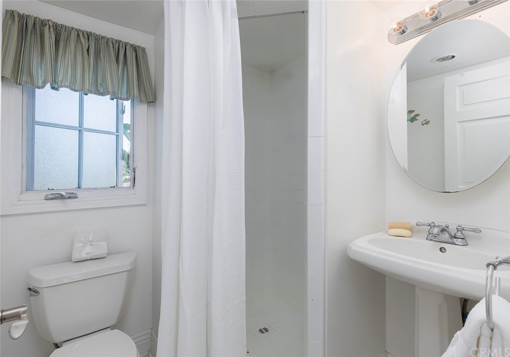 910 East Maple Avenue Orange, CA 92866 - Photo 34 of 38 a bathroom with a sink toilet and mirror
