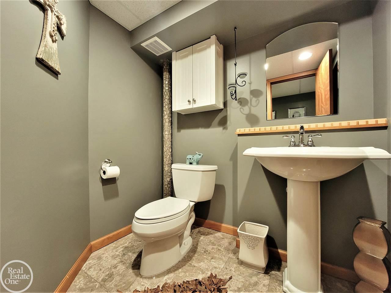 35739 Rockingham Drive New Baltimore, MI 48047 - Photo 30 of 47 50069647-29.JPG