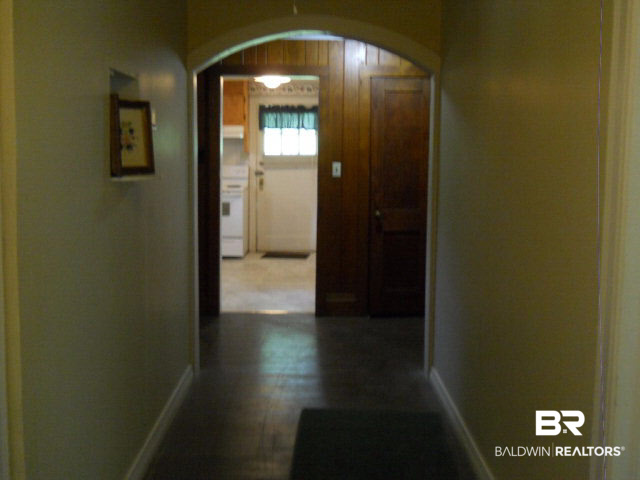 813 Douglas Avenue Brewton, AL 36426 - Photo 8 of 9 Hallway