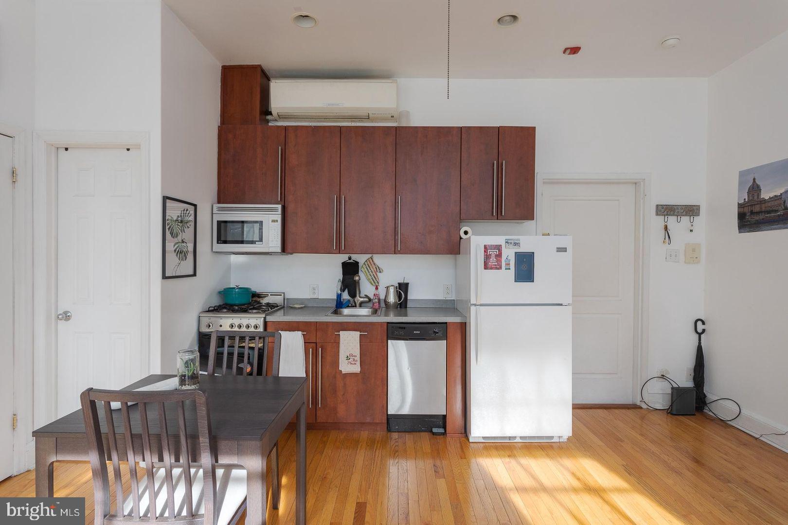 711-00 Walnut Street, Unit 2F Philadelphia, PA 19106 - Photo 7 of 10