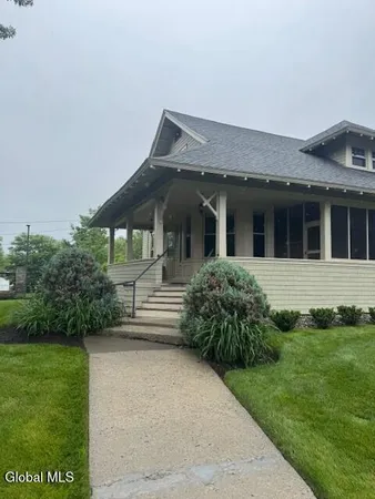 $2,100 | 50 Elliot Road, Unit HOUSE 2, East Greenbush, NY 12061