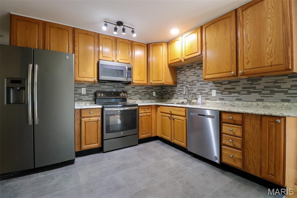 9110 Radiom Drive St. Louis, MO 63123 - Photo 4 of 23