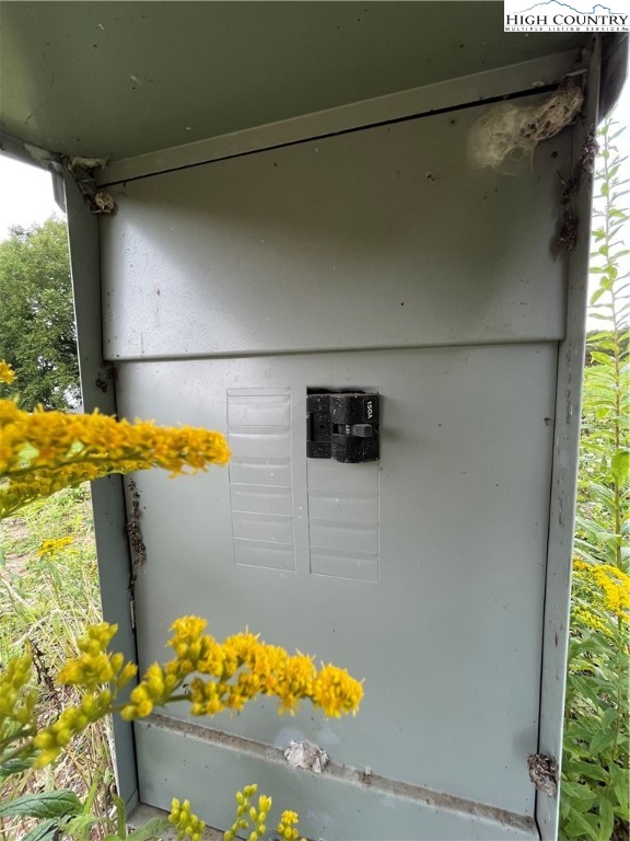 Cabbage Patch Road Burnsville, NC 28714 - Photo 13 of 23 a view of bathroom