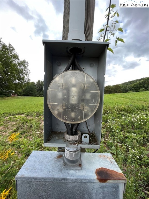 Cabbage Patch Road Burnsville, NC 28714 - Photo 15 of 23 a view of a backyard with sitting area