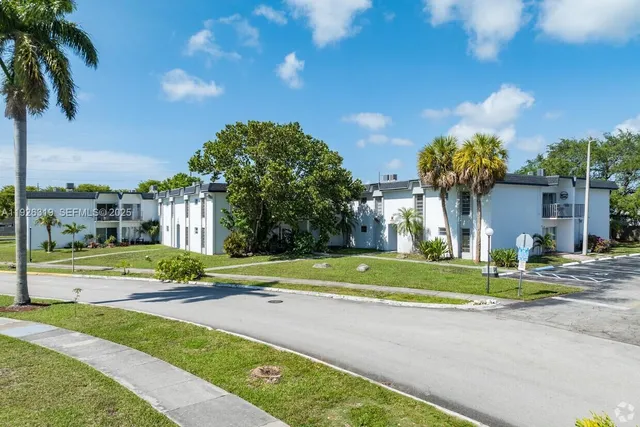 $245,000 | 7220 Southwest 94th Place, Unit G4, Miami, FL 33173